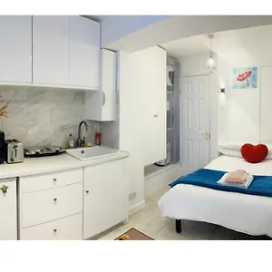 Apartment Haven - Walk To Beach, Train Station & Center, Brighton